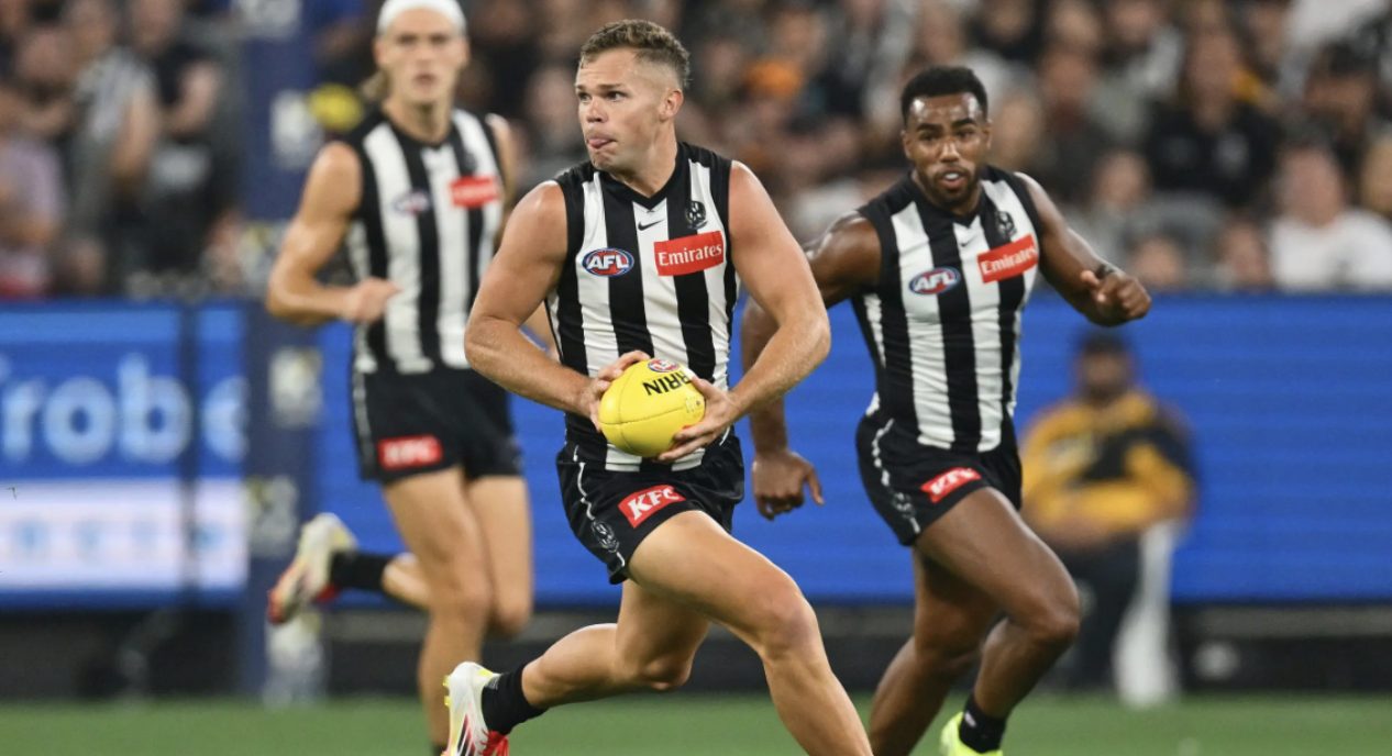 Collingwood players stream forward at the MCG